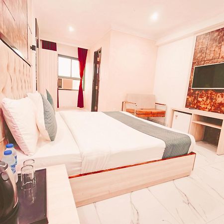 Hotel The Almora By Rs Global Near By Delhi International Airport With - Free Airport Drop New Delhi Exterior photo