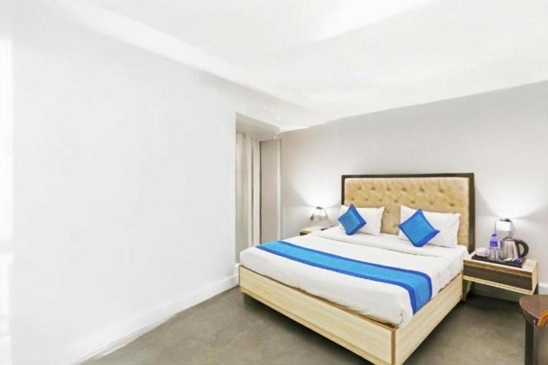 Hotel The Almora By Rs Global Near By Delhi International Airport With - Free Airport Drop New Delhi Exterior photo